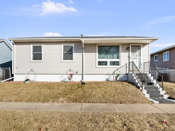 607 6th St, Rock Island, IL 61201