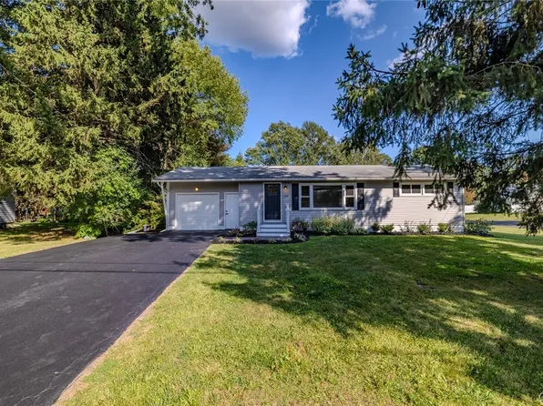 119 Greystone Dr, Camillus, NY 13031