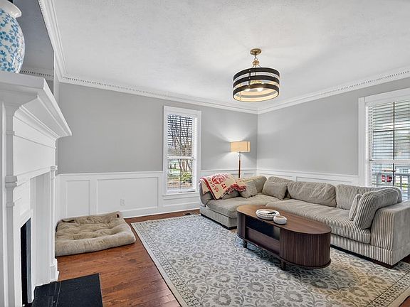 4th image of 1133 E Main St