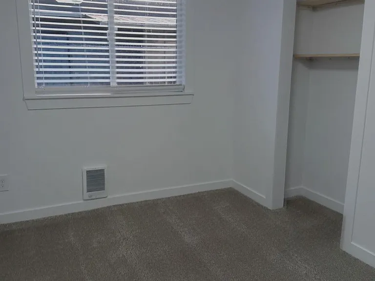 1010 W Market St — Photo 6