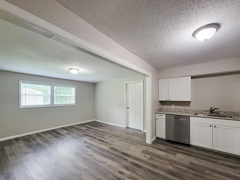 5606 Willow Glen Dr — Photo 13