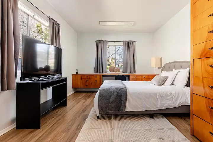 1427 Carmona Ave — Photo 14