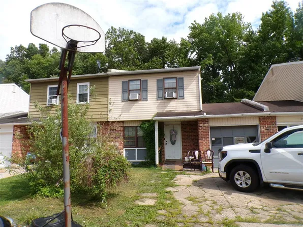 27 Bradley Dr, Newark, DE 19702