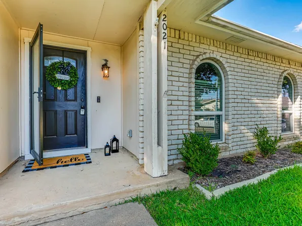 2021 Emory Oak Dr, Carrollton, TX 75007