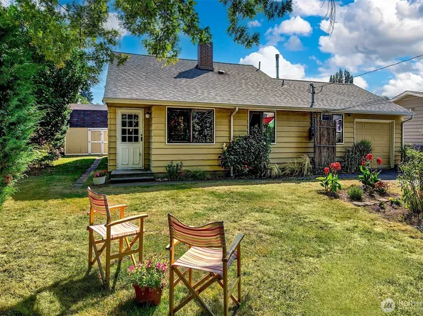 12102 10th Avenue SW, Burien, WA 98146