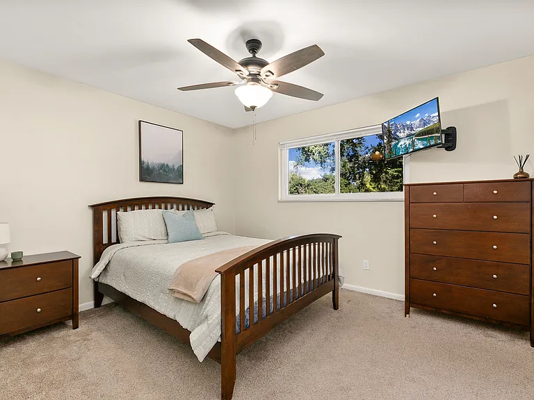 228 Clover Ln #UP — Photo 8