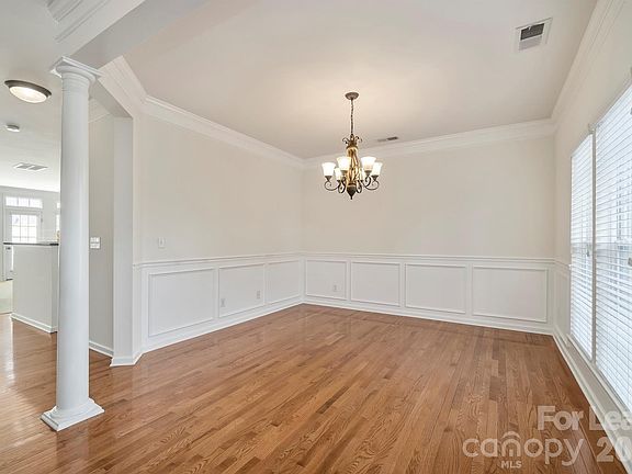 4th image of 413 Armour St