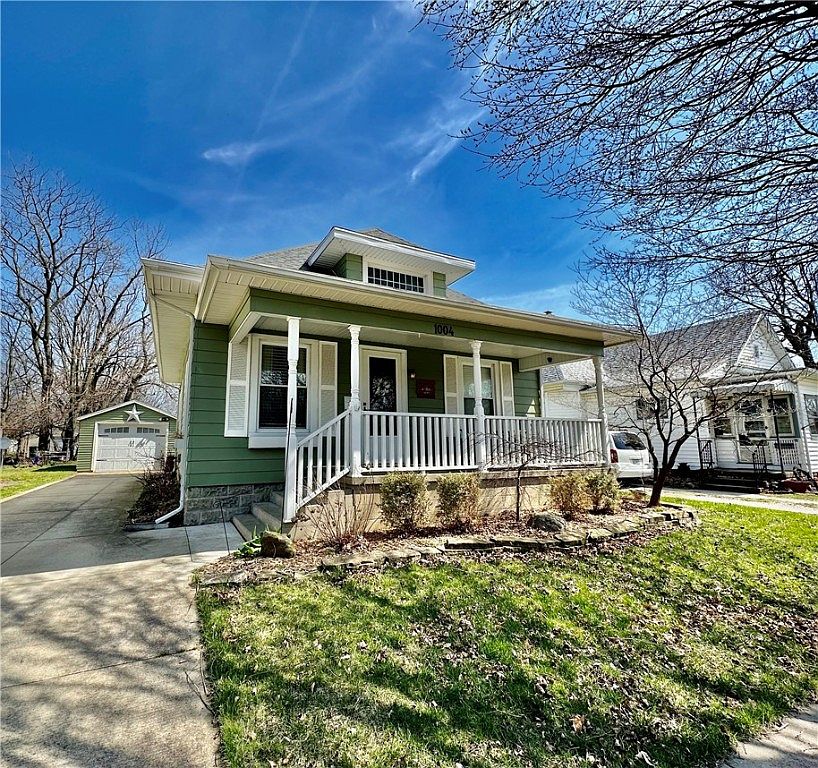 1004 S 16th St, Mattoon, IL 61938 Zillow