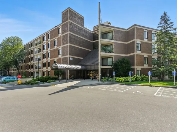 7220 York Ave S APT 504, Edina, MN 55435