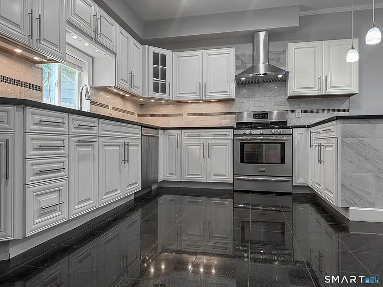 4 Newfield St #1 — Photo 2