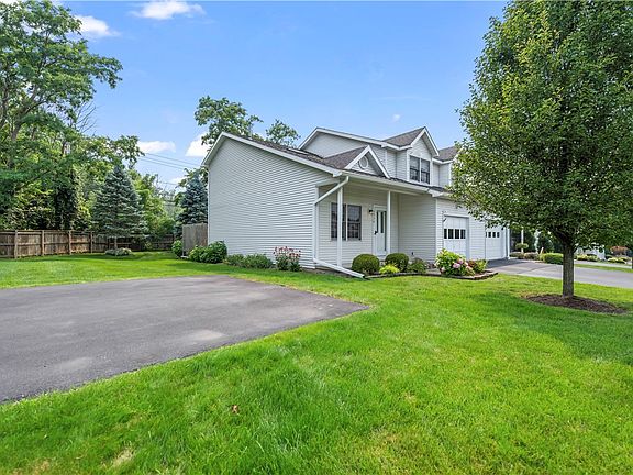 4th image of 1336 Courtney Dr