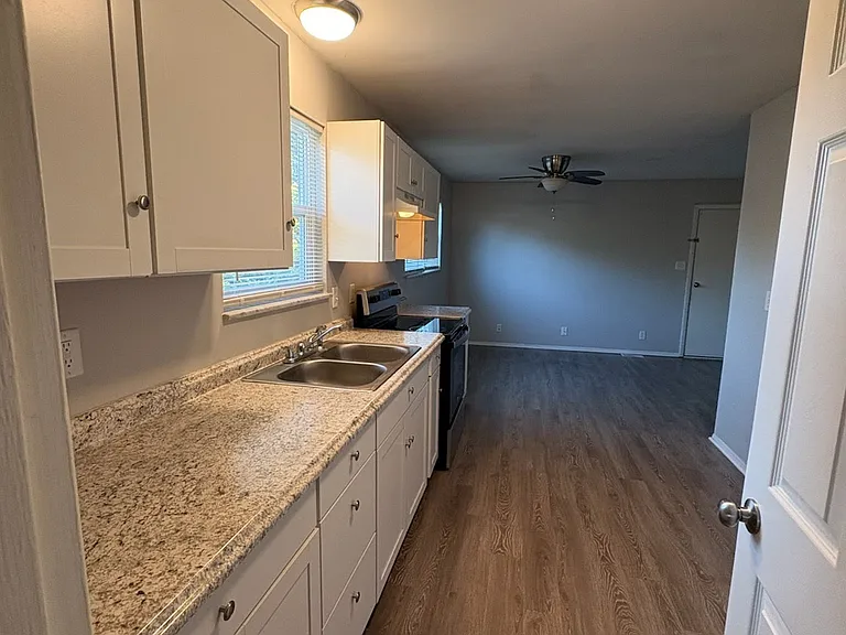 8839 Lynbrook Ct — Photo 5