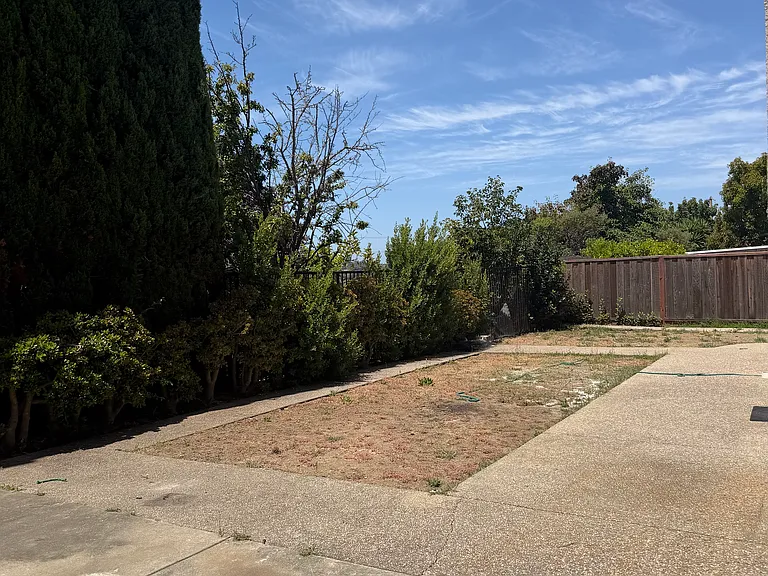 1147 Legend Cir — Photo 5