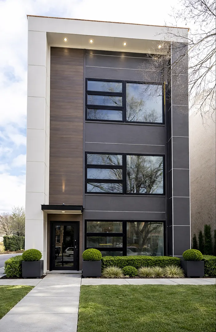 3 bed, $2,700 — Photo 1