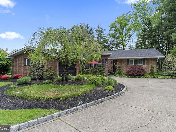 2nd image of 2509 Riverton Rd