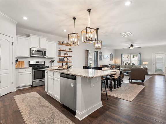 4th image of 1402 Hunting Hawk Ln