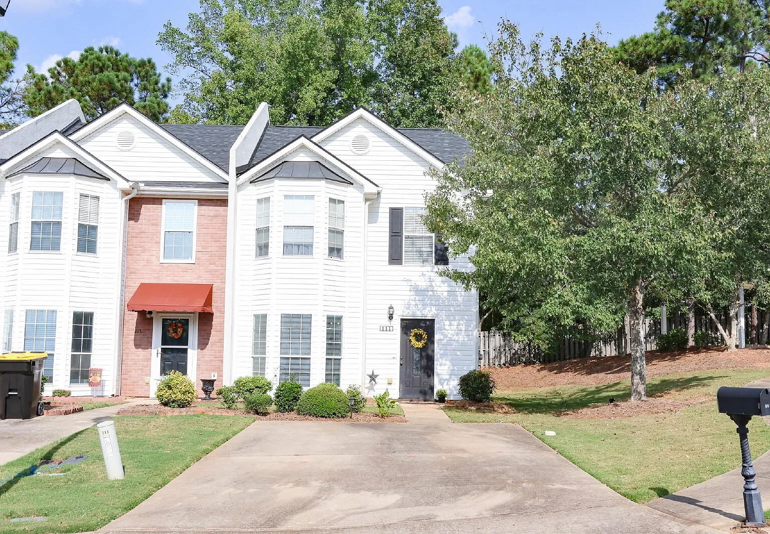 3 bed, 2.5 bath, 1388 sqft, $1,800 — Photo 1