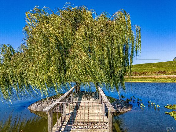 3rd image of 1289 Duhig Road