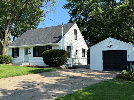 1205 Elder Ln, Des Moines, IA 50315