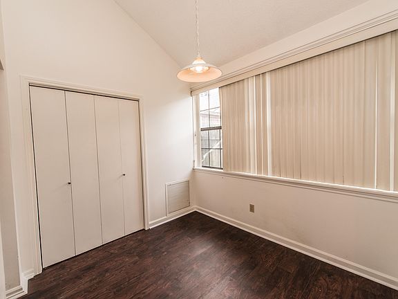 5th image of 210 Yvonne St APT B