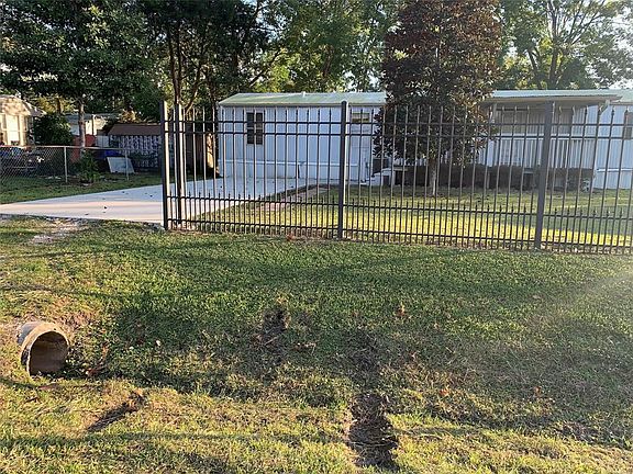 2nd image of 404 Bartlett Bend Dr