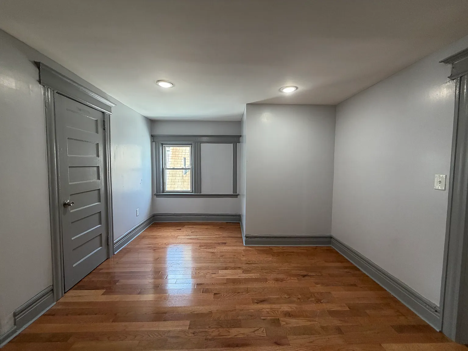 2 bed, 800 sqft, $2,000 — Photo 3
