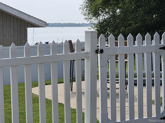 4th image of 243 Ruddiman Dr