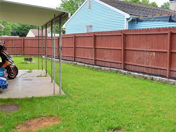 3rd image of 505 Meadowlark Ln
