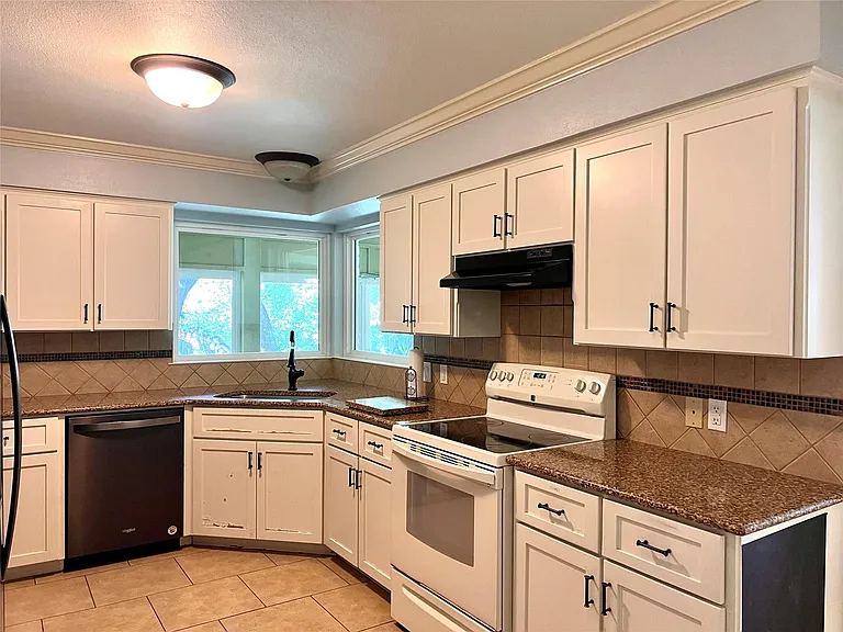 10608 Spicewood Club Dr — Photo 16