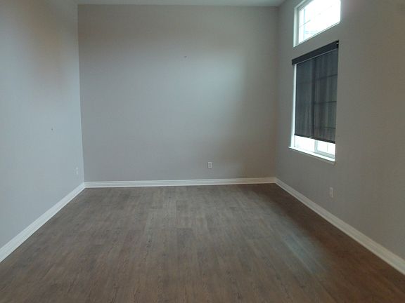 4th image of 1326 Paddington Way