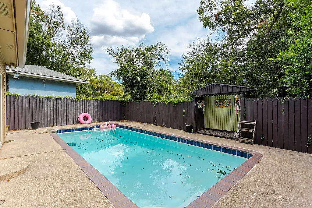 3 bed, 2.5 bath, 2082 sqft, $2,650 — Photo 2
