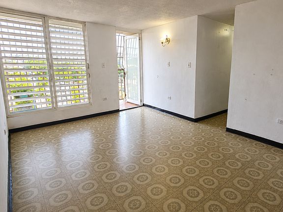 2nd image of Cond Jardines De Berwind 815 Calle #4-unit C-1408