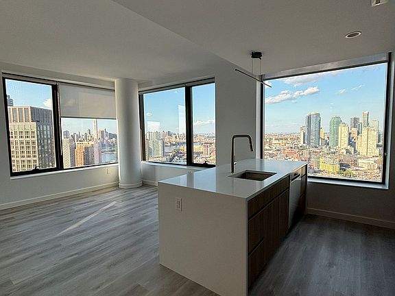 4th image of 77 Commercial St #664S
