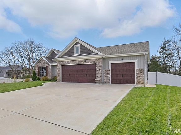 3rd image of 536 Hickory Knoll Dr