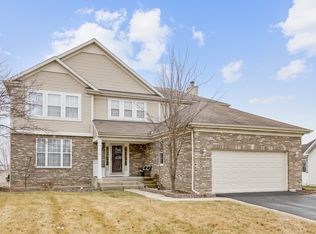 755 N Overlook Cir, Round Lake, IL