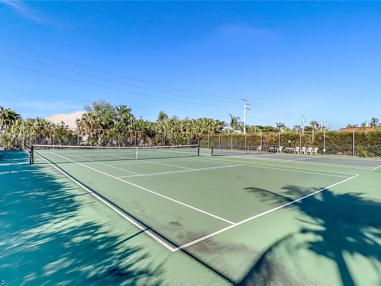 14817 Laguna Dr #203 — Photo 32