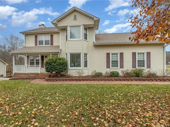 228 Creeksedge Ct, Winston Salem, NC 27105