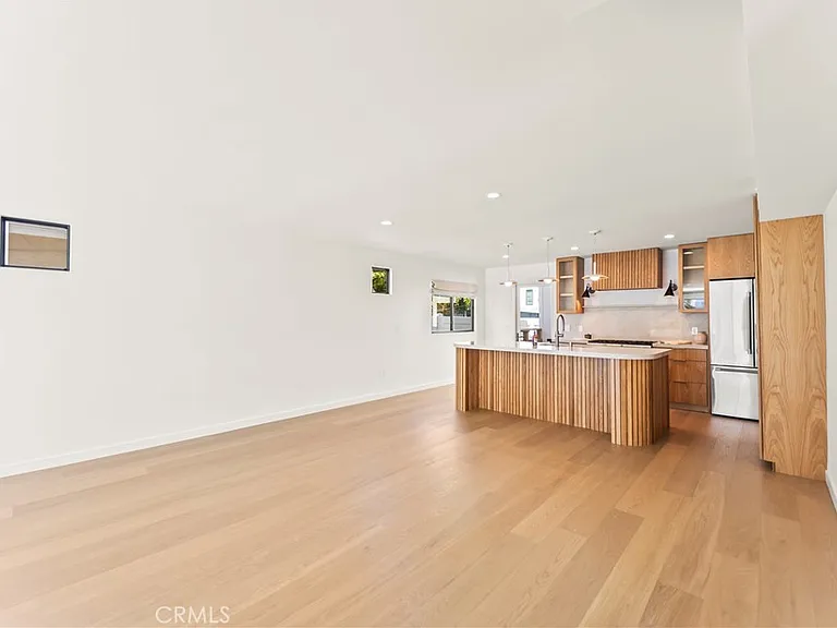 429 Goldenrod — Photo 20