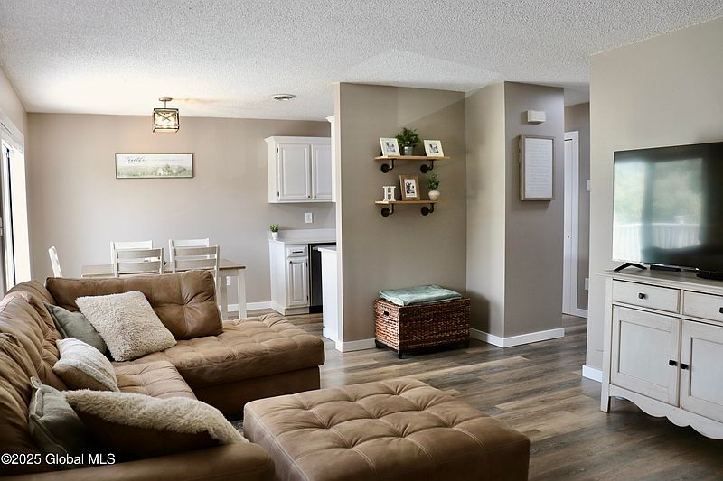 5th image of 310 Cambridge Manor Drive
