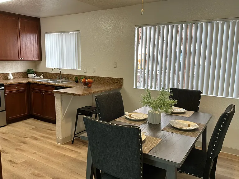 The Carlton Ridge Apartments — Photo 13
