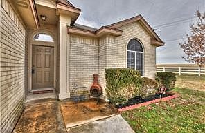 3rd image of 100 Willow Dr