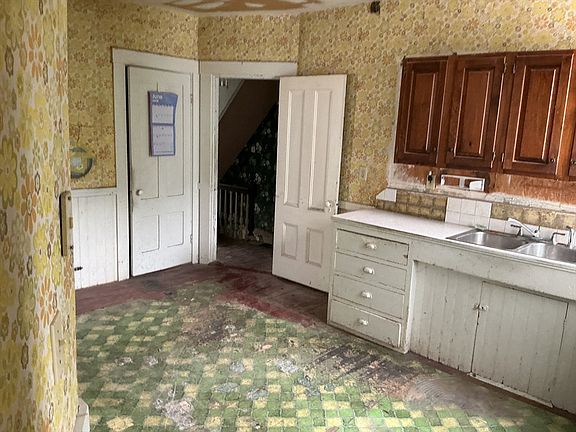 2nd image of 13 Pearl St
