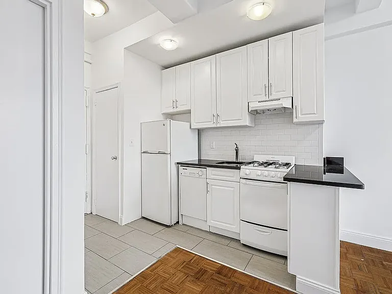 160 W 71st St #15J — Photo 4