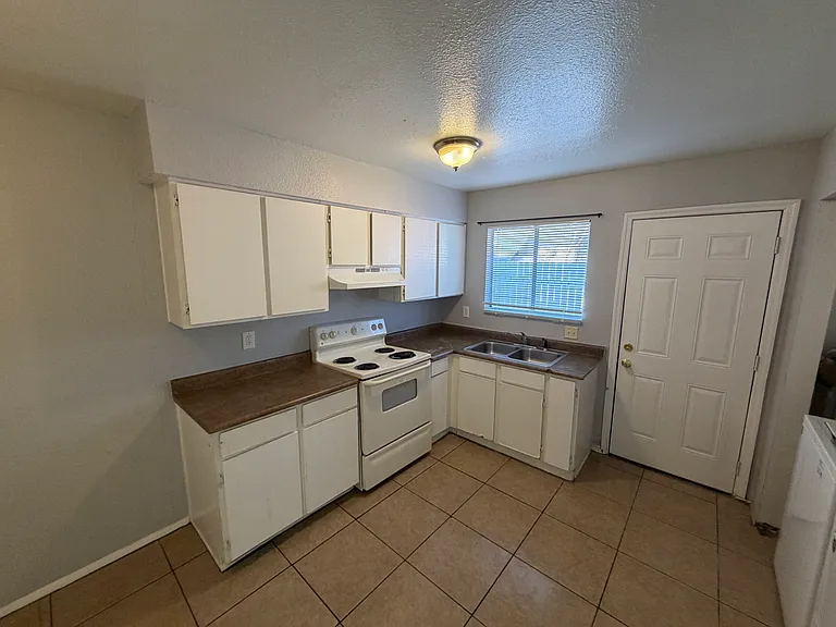 1009 E Commonwealth Pl #2 — Photo 6