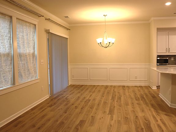 5th image of 332 River Pine Dr