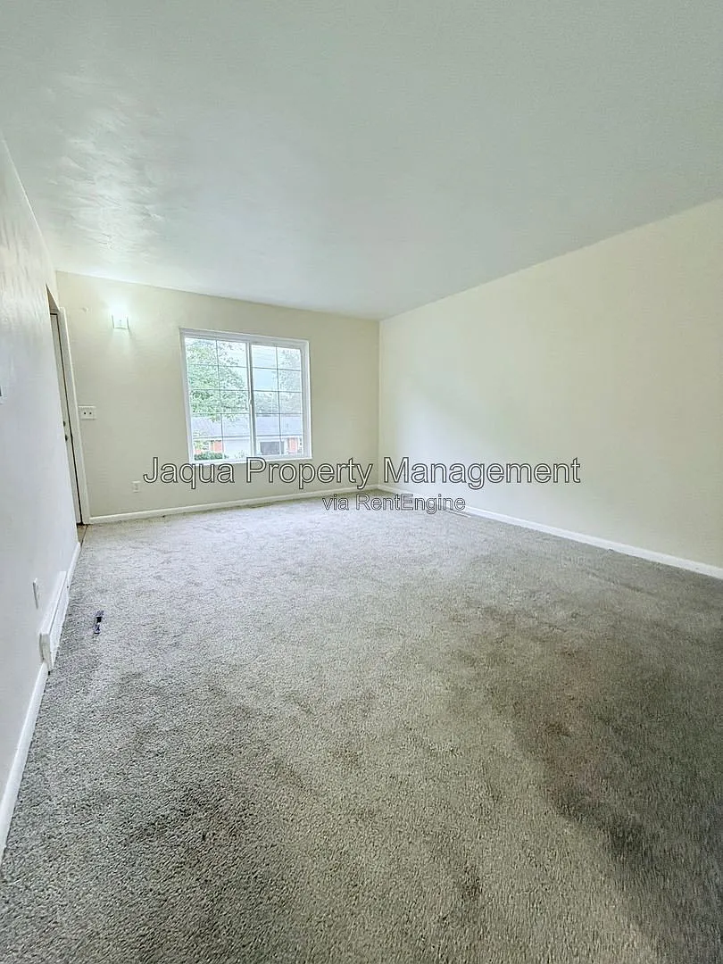 2 bed, 1.0 bath, 896 sqft, $1,250 — Photo 3