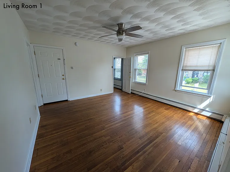526 Plainfield St — Photo 3