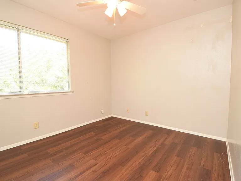 10811 Lanshire Dr — Photo 21