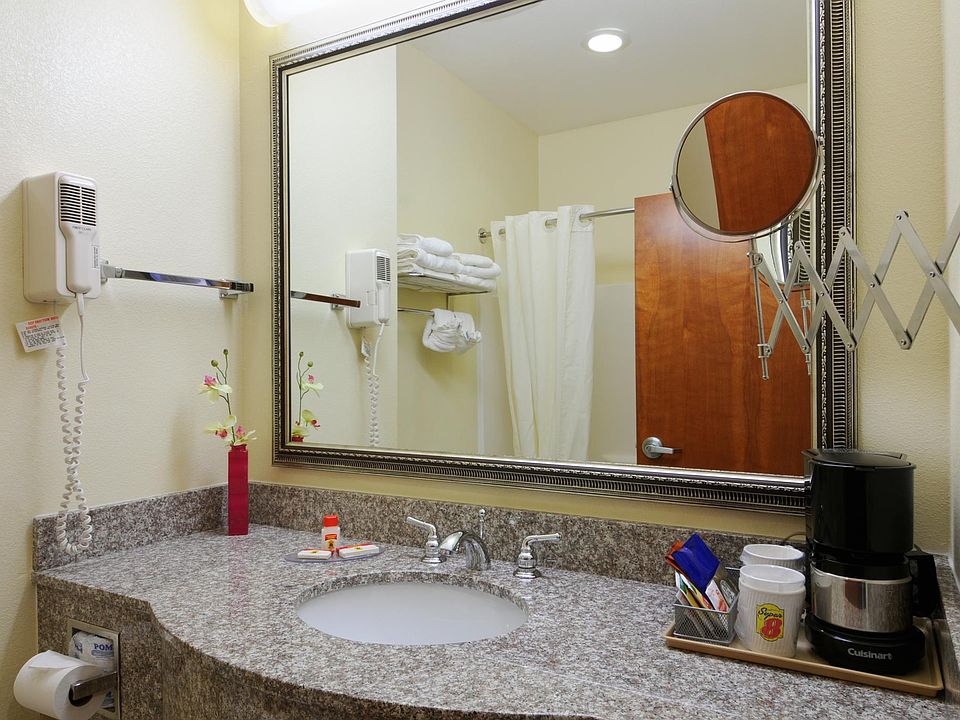 2nd image of 5606 E 51st St #221