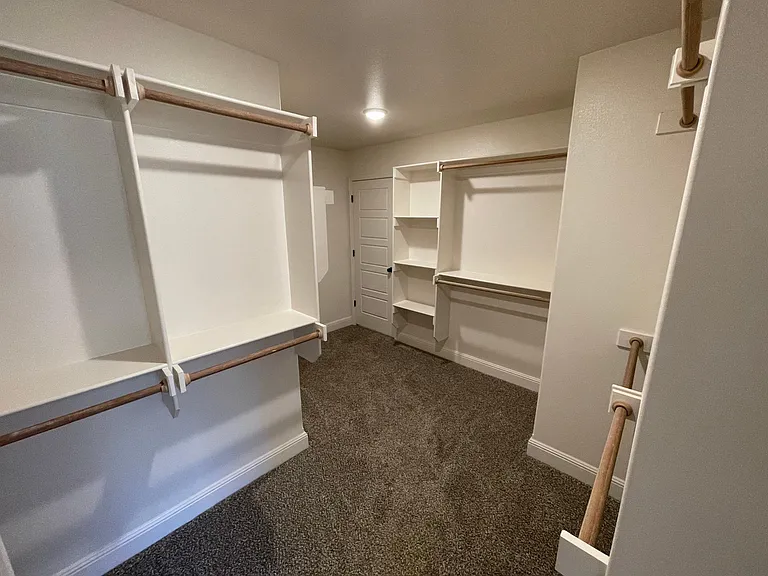 464 Hall Ave — Photo 9
